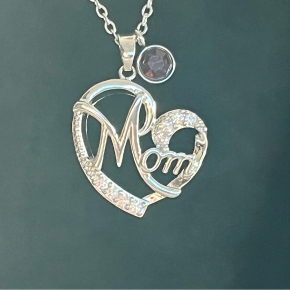Silver Heart 'Mom' Pendant Necklace - NWOT - Picture 10 of 13